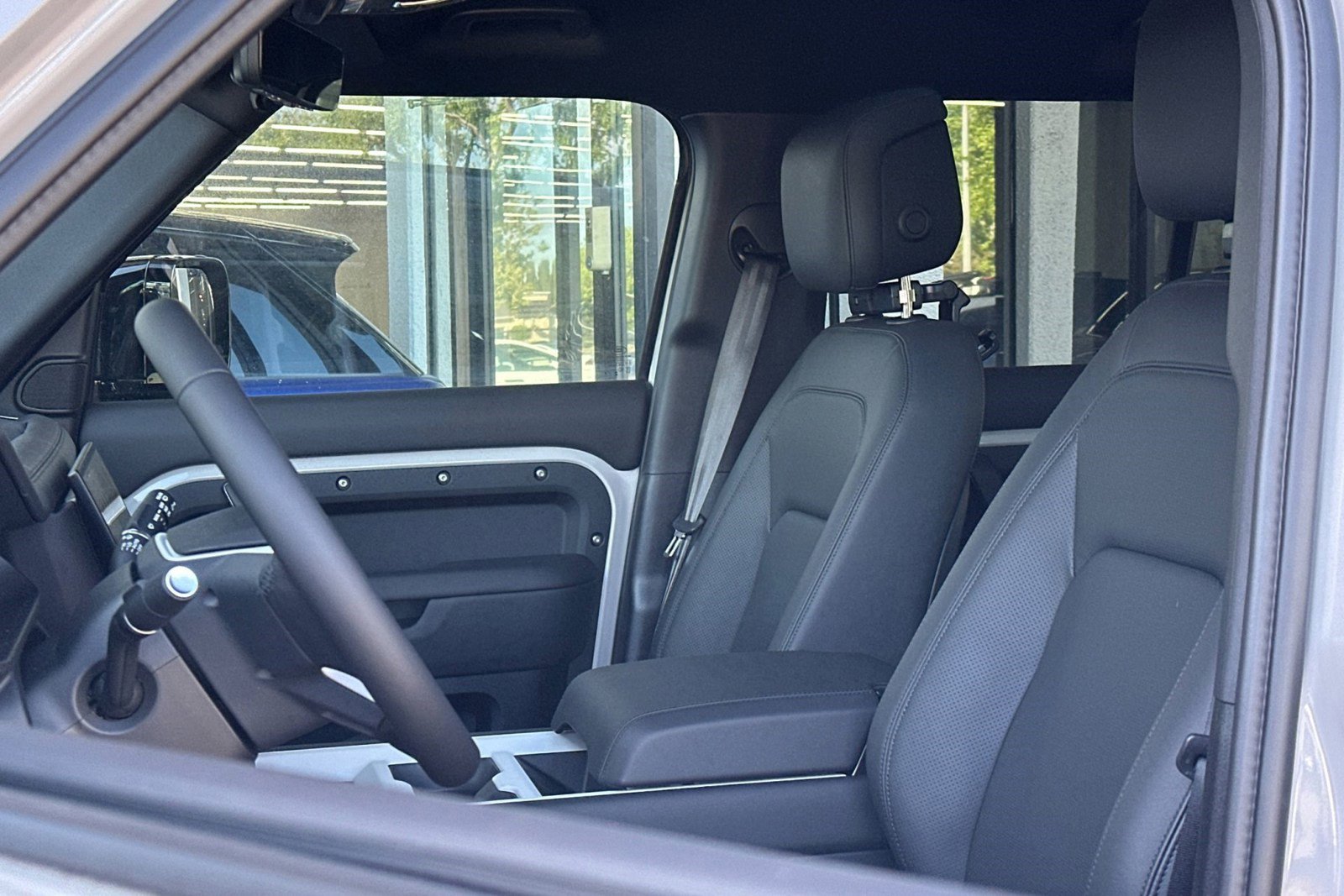 New 2026 Land Rover Defender 130 X-Dynamic SE image 6