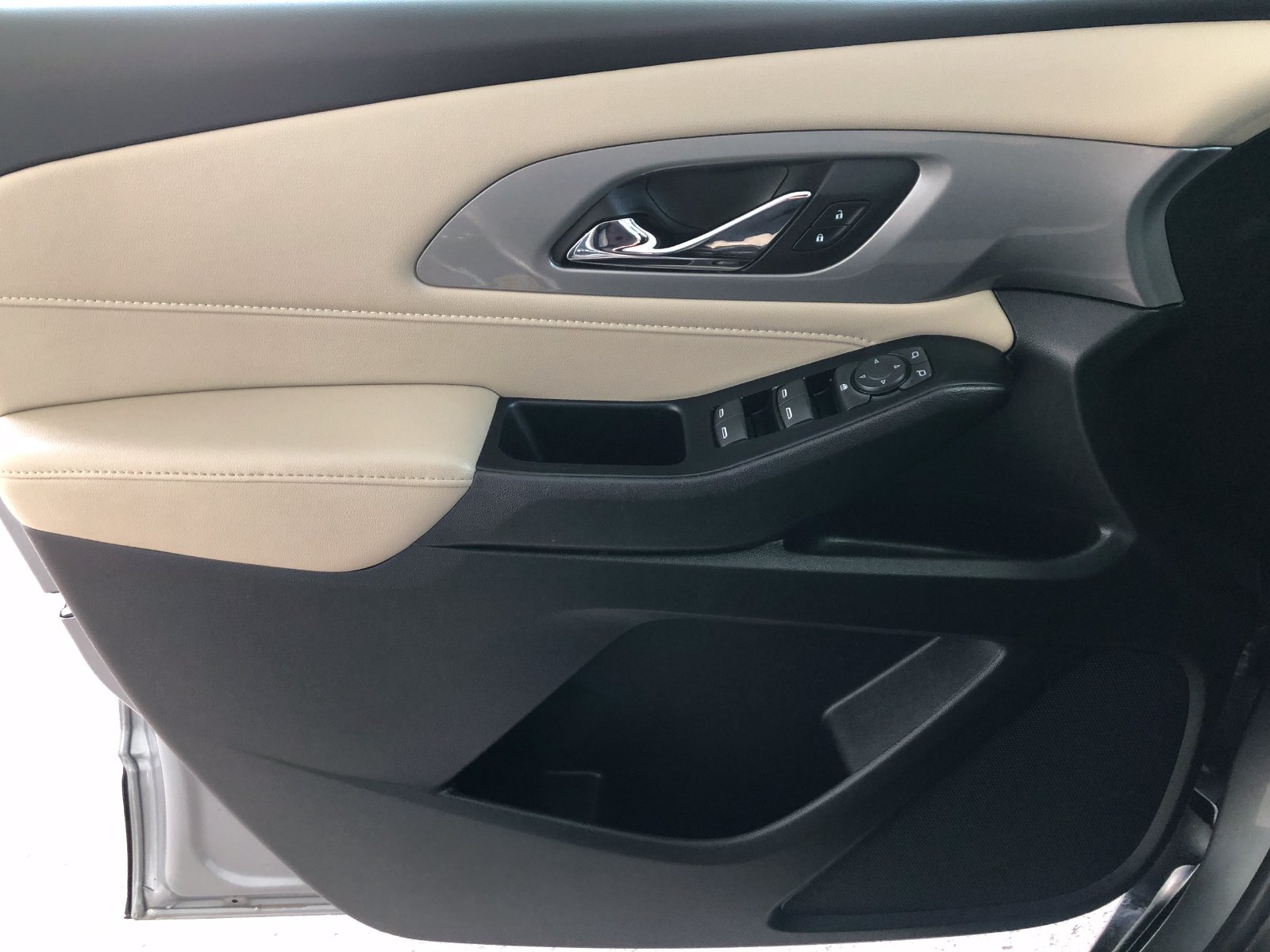 Used 2024 Chevrolet Traverse LS w/ Safety Package FWD image 36