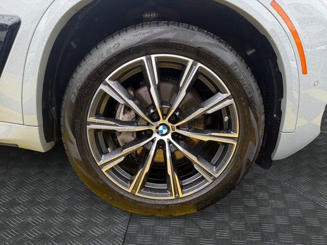Used 2025 BMW X5 xDrive40i w/ M Sport Package image 8