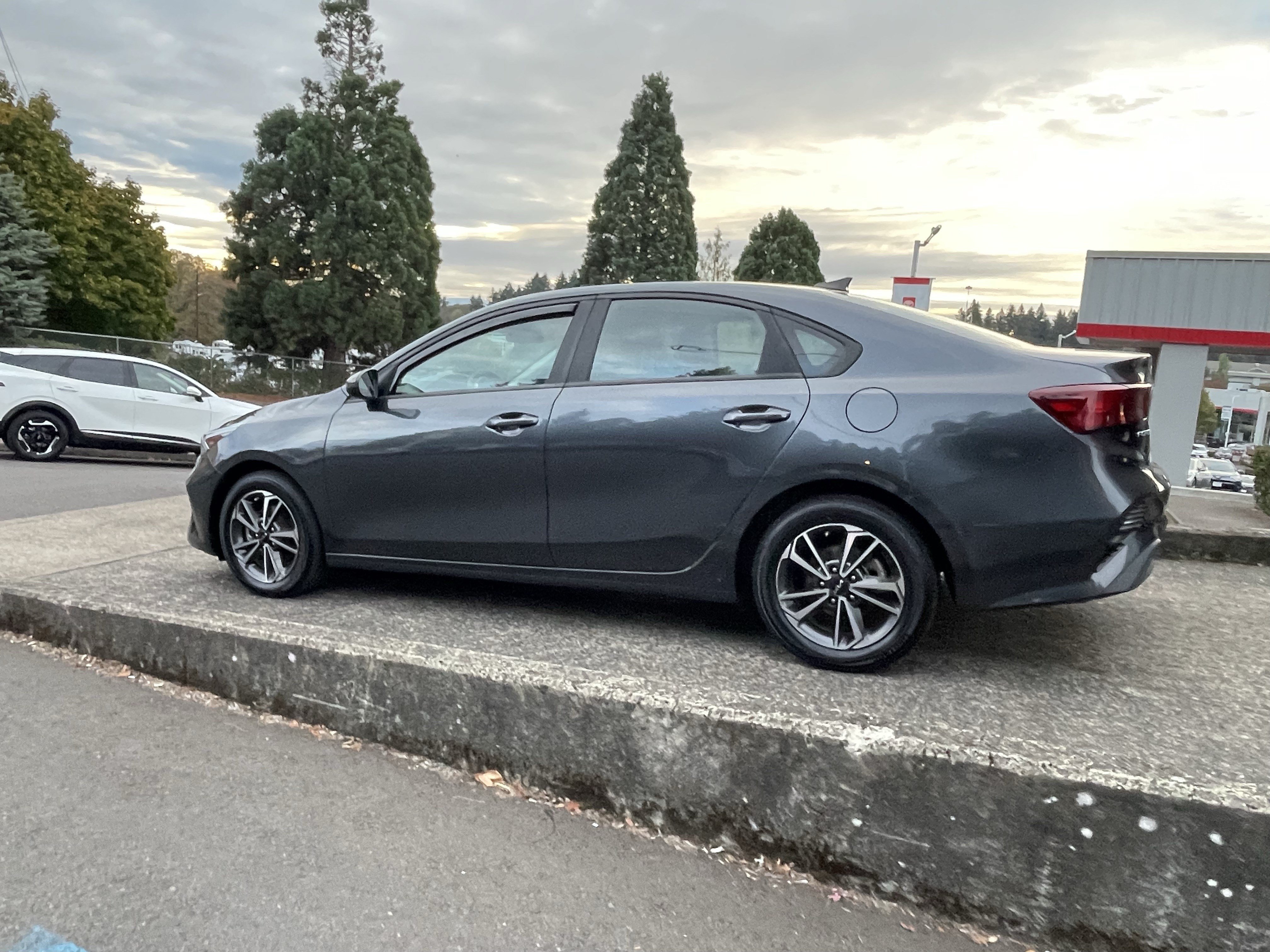 Used 2023 Kia Forte LXS w/ LXS Technology Package FWD image 5