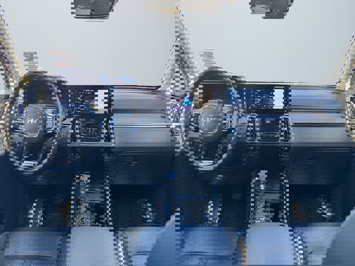 Used 2023 Kia Sorento X-Line EX image 8