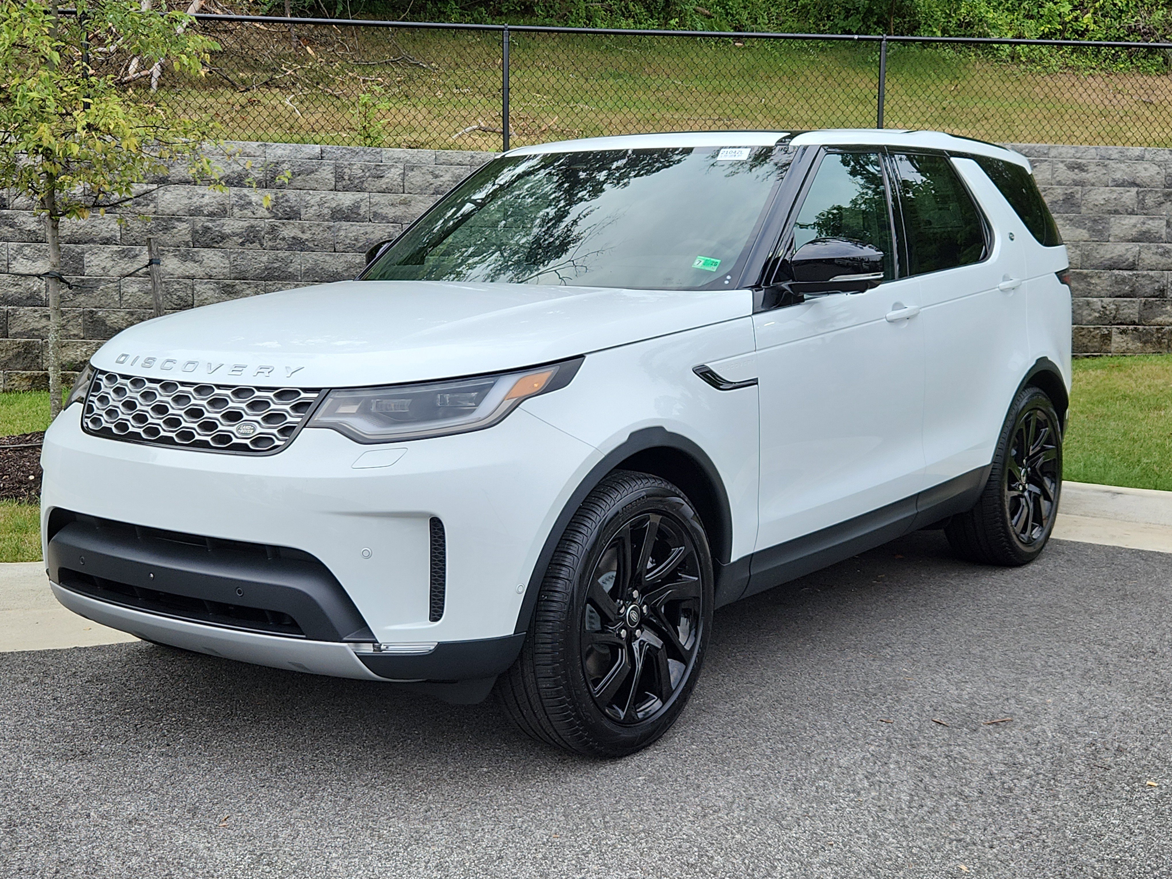 New 2025 Land Rover Discovery S
