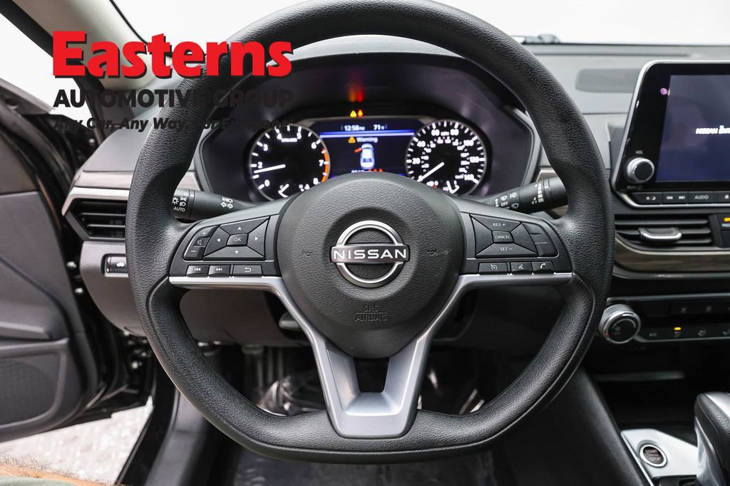 Used 2025 Nissan Altima 2.5 SV FWD image 10