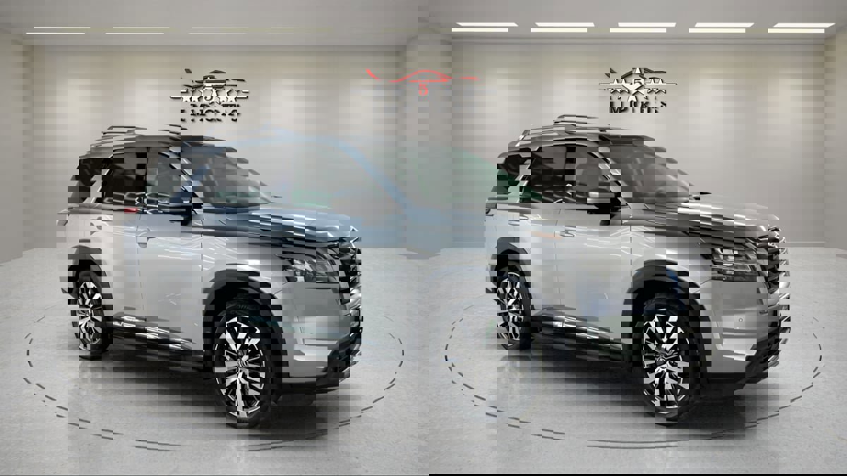 Used 2022 Nissan Pathfinder Platinum w/ Cargo Package image 7