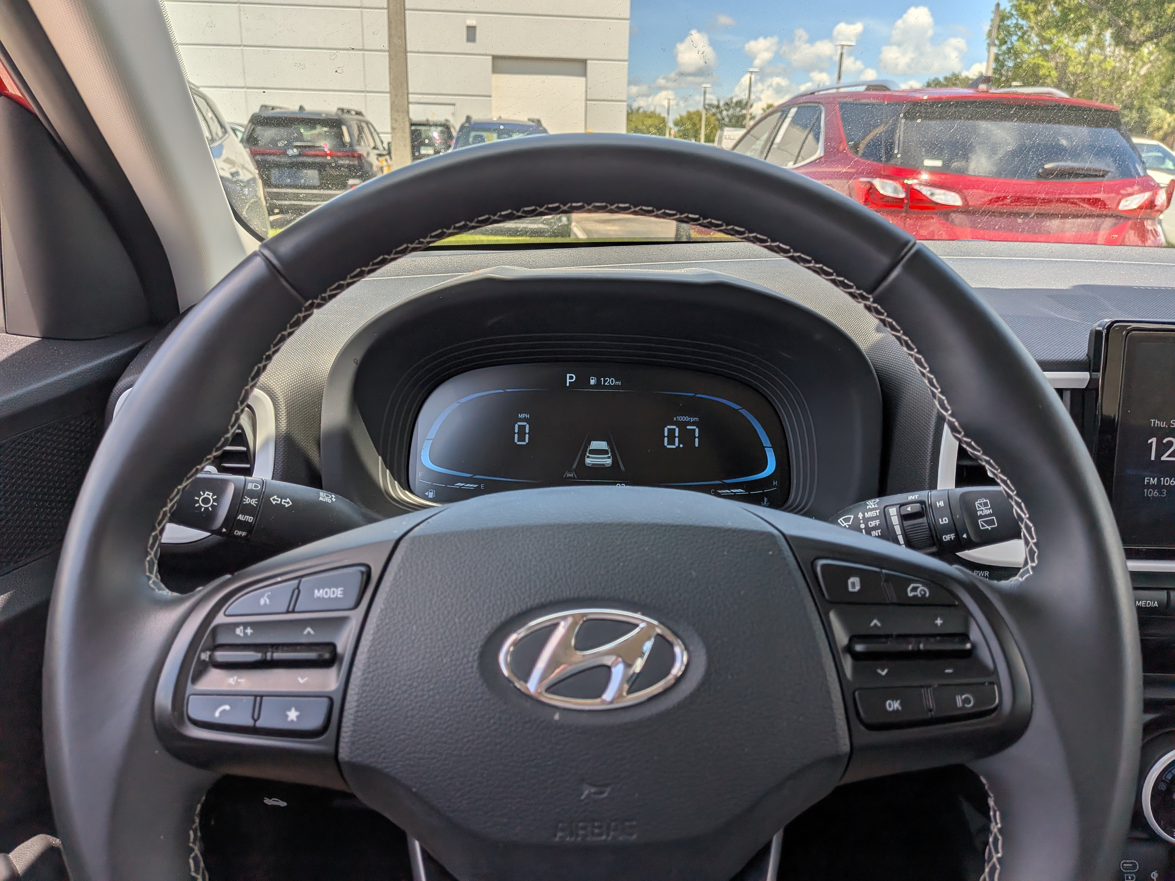 Used 2025 Hyundai Venue Limited FWD image 26