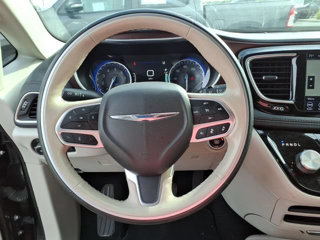 Used 2019 Chrysler Pacifica Limited FWD image 18