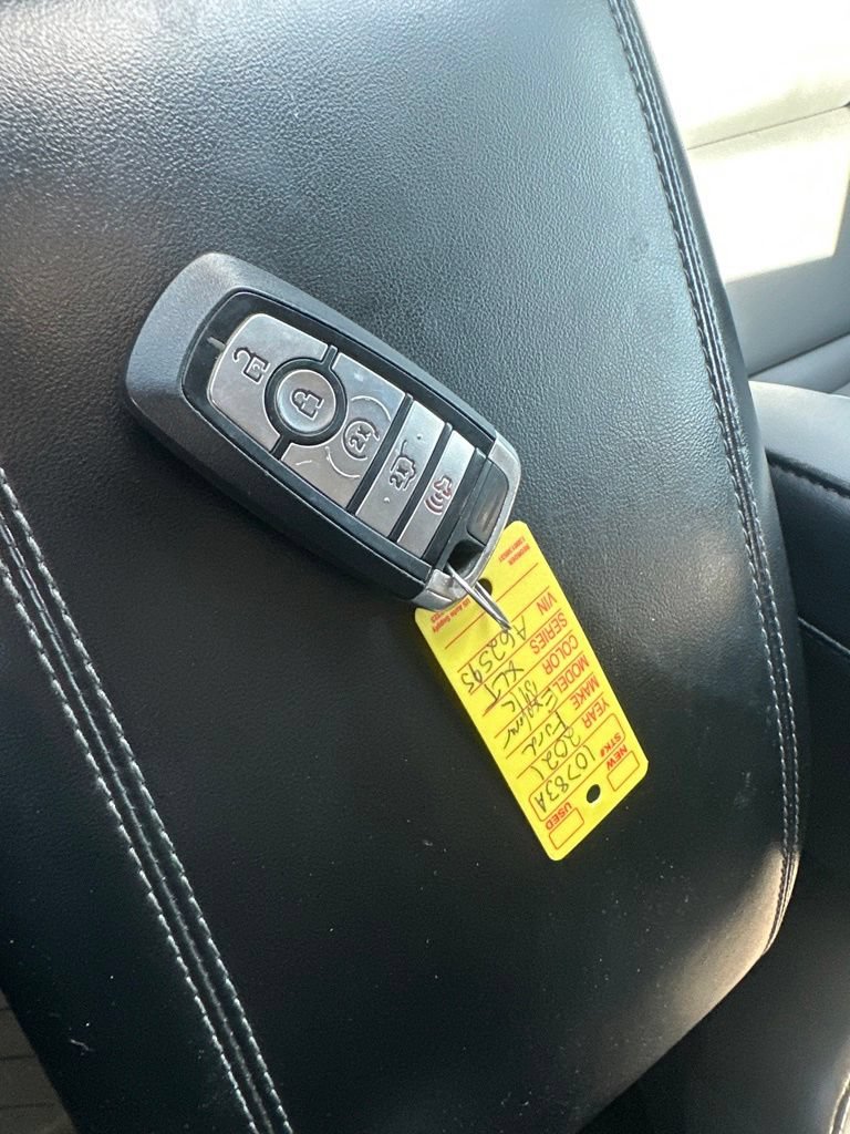 Used 2021 Ford Explorer XLT w/ Equipment Group 202A AWD/4WD image 8