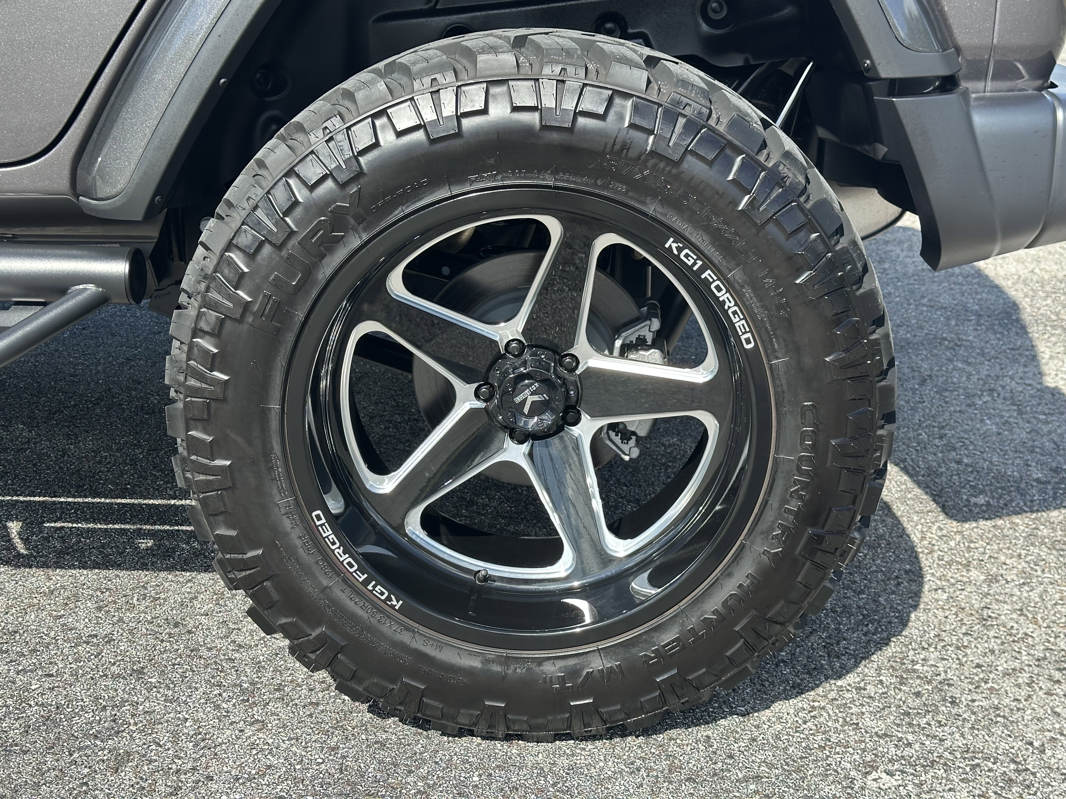 Used 2025 Jeep Wrangler Sahara w/ Safety Group image 11