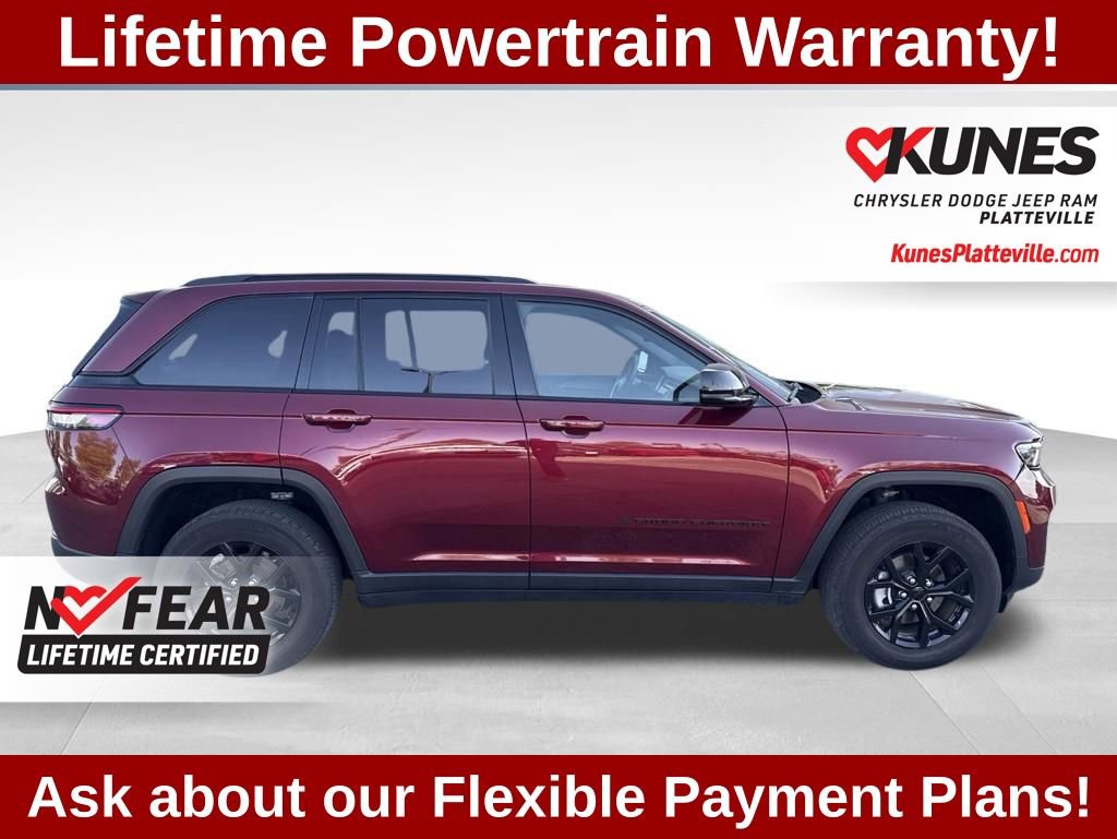 Used 2024 Jeep Grand Cherokee Altitude AWD/4WD image 3