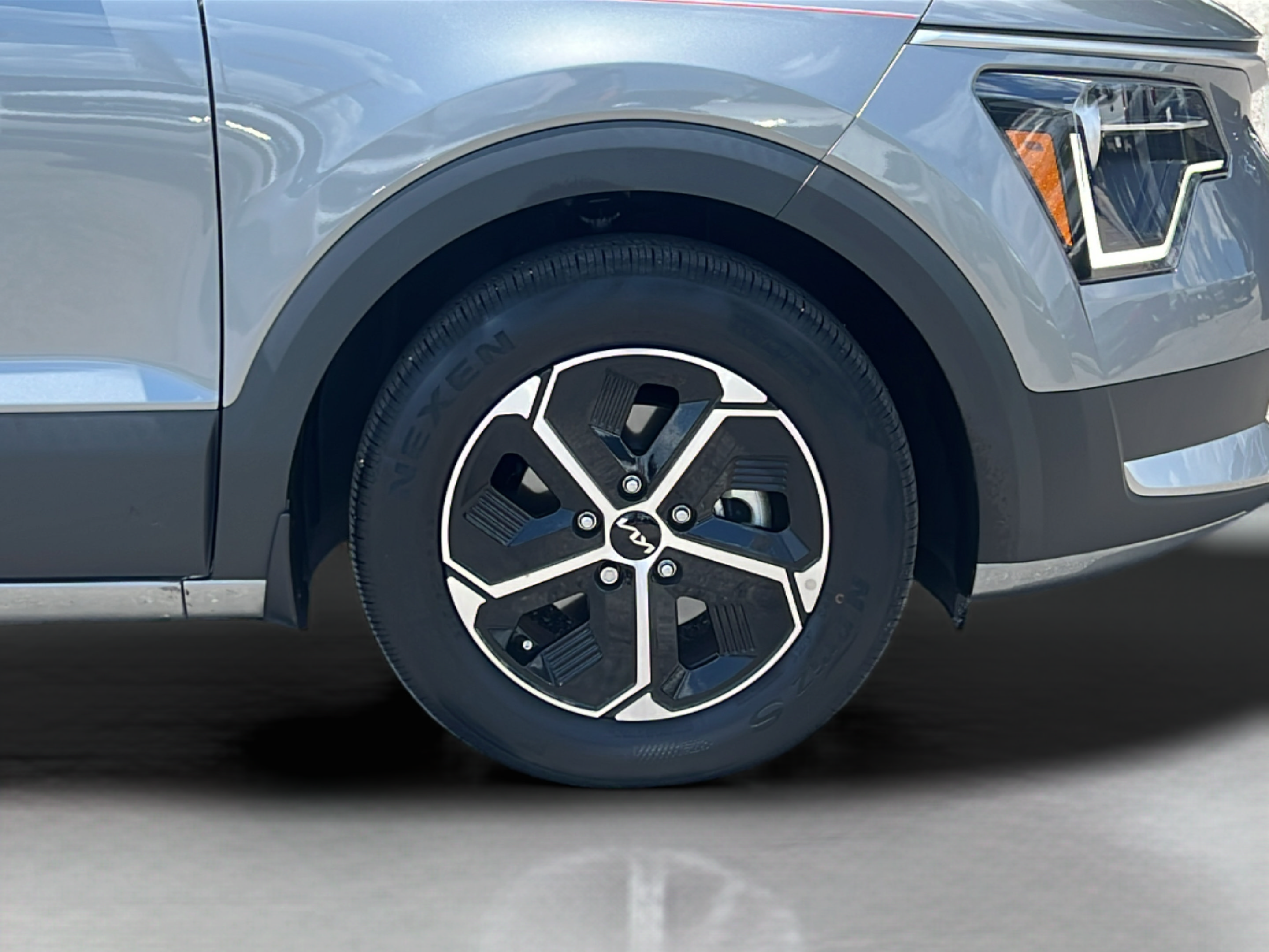 Certified 2024 Kia Niro LX FWD image 22