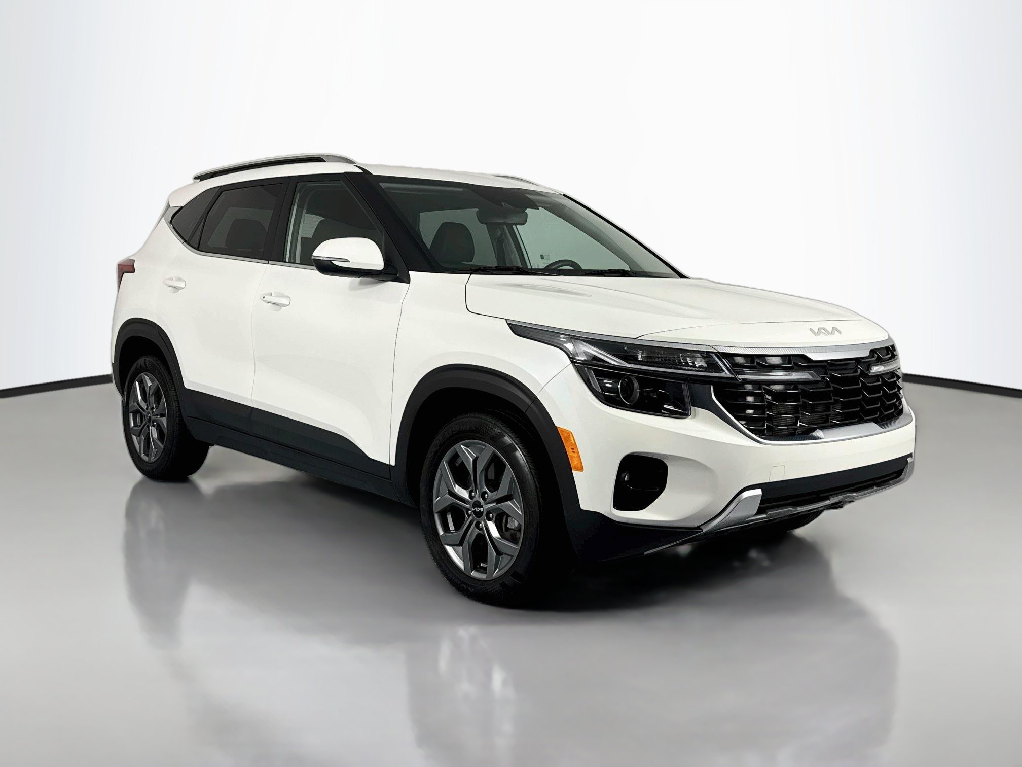 Used 2024 Kia Seltos S AWD/4WD image 3