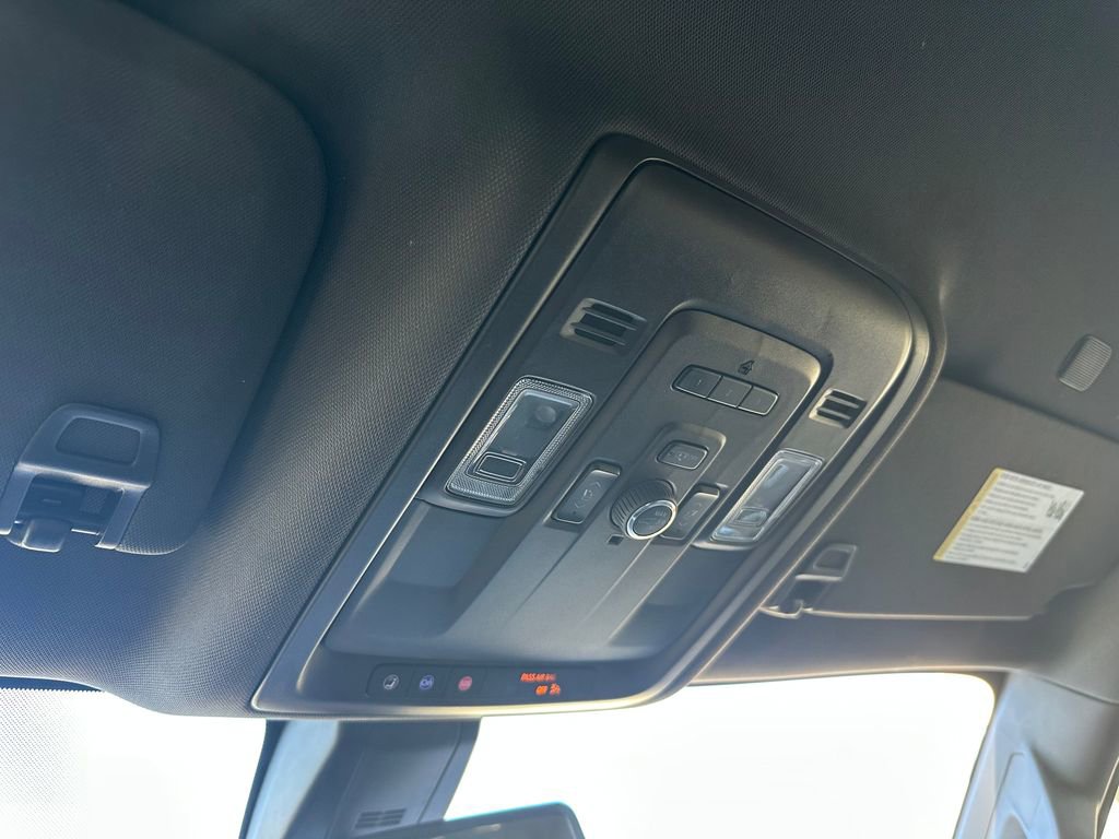 Used 2022 Chevrolet Suburban LT w/ Luxury Package image 27