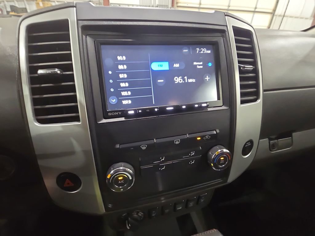 Used 2011 Nissan Frontier PRO-4X w/ Pro-4x Luxury Pkg image 21