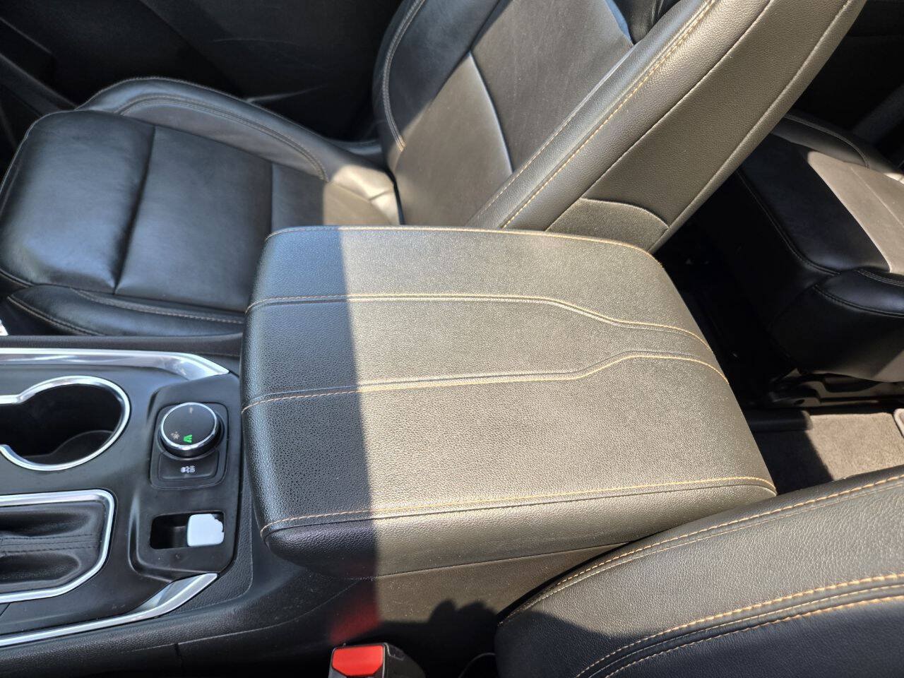 Used 2019 Chevrolet Traverse LT FWD image 38