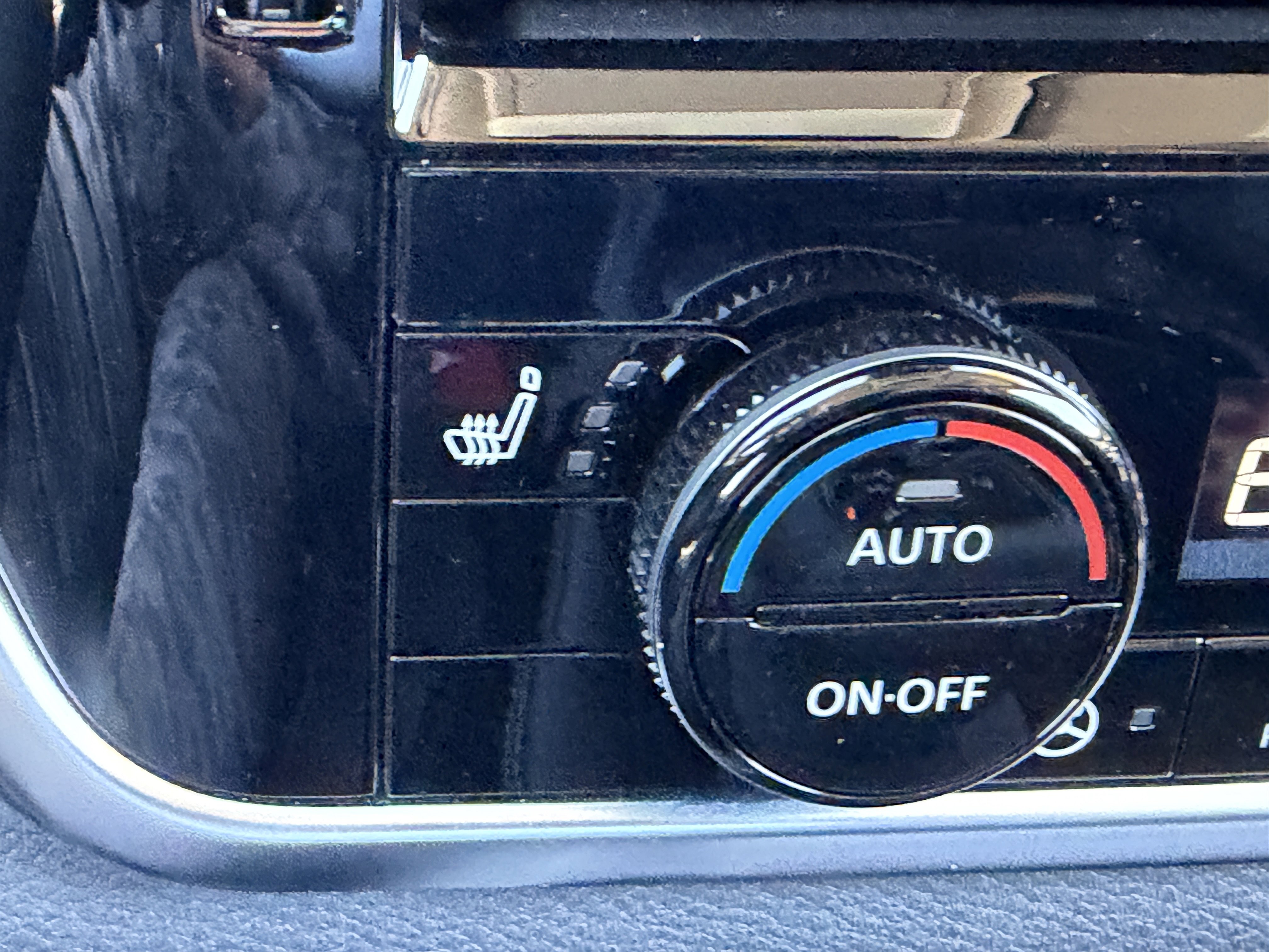 Used 2024 Nissan Rogue Platinum w/ Platinum Premium Package image 27