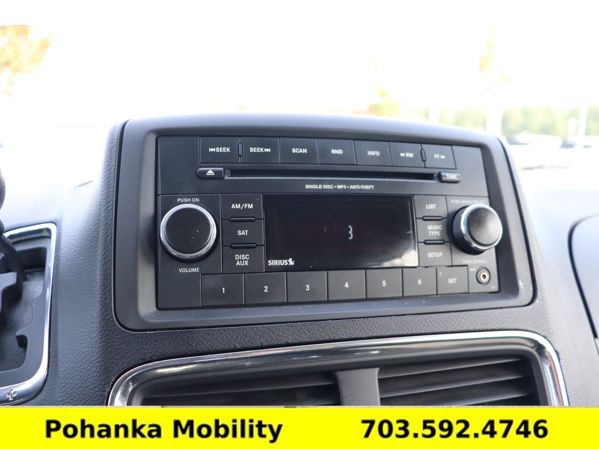 Used 2015 Dodge Grand Caravan American Value Package FWD image 14