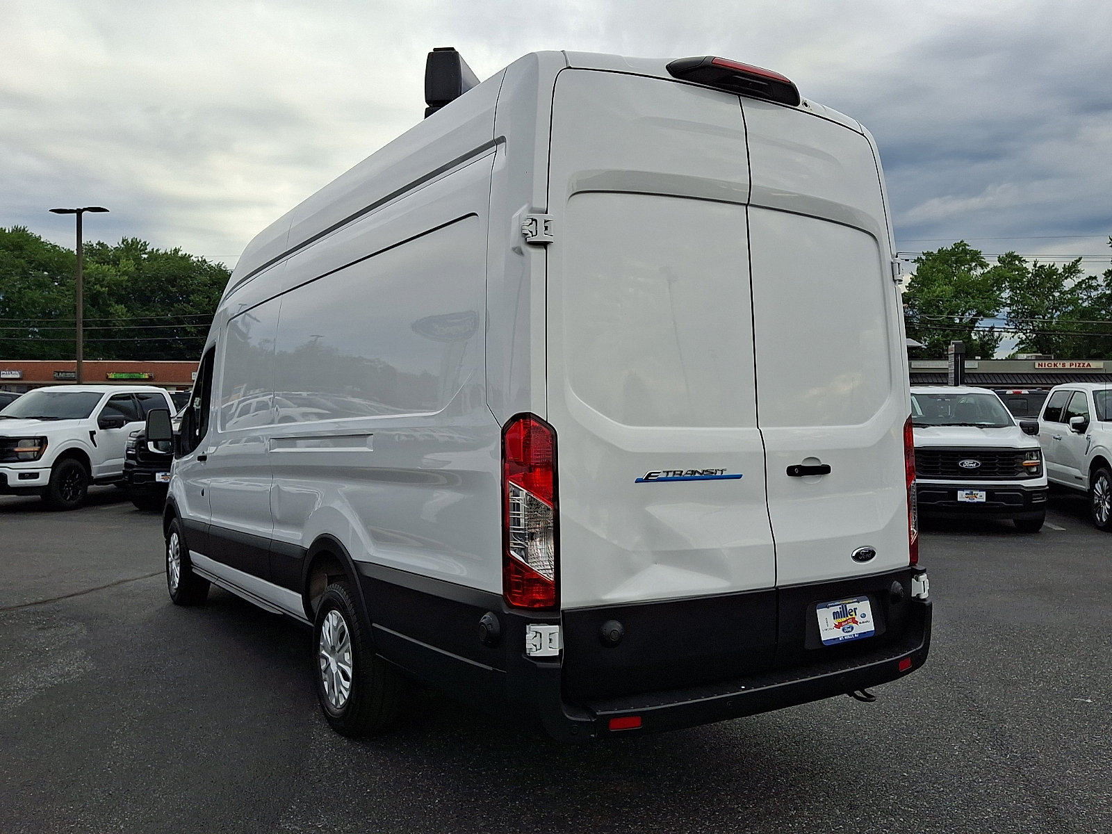 Used 2022 Ford E-Transit 148 High Roof Extended w/ Load Area Protection Package RWD image 4