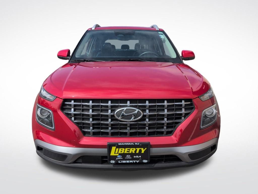 Used 2023 Hyundai Venue Limited image 9