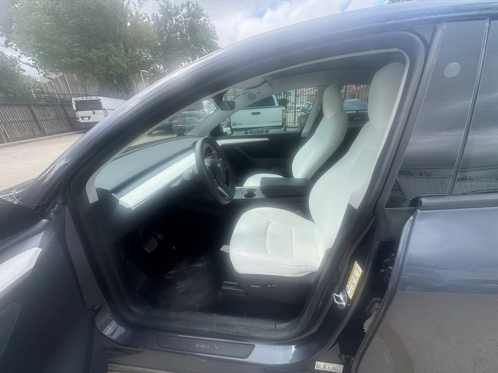 Used 2023 Tesla Model Y Long Range AWD/4WD image 4