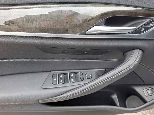 Used 2021 BMW 530e w/ Parking Assistance Package image 16