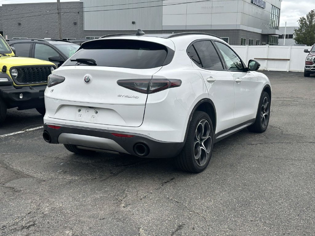 Used 2024 Alfa Romeo Stelvio Ti AWD/4WD image 4