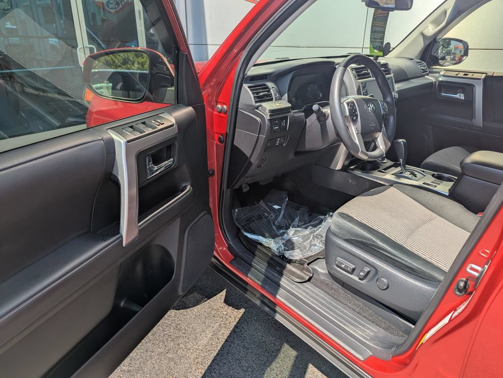 Used 2023 Toyota 4Runner SR5 AWD/4WD image 10