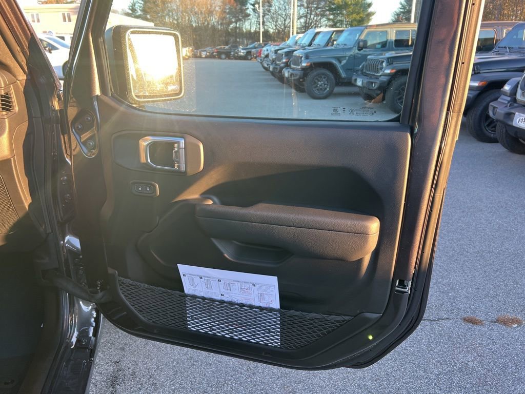 New 2026 Jeep Gladiator Sport image 10