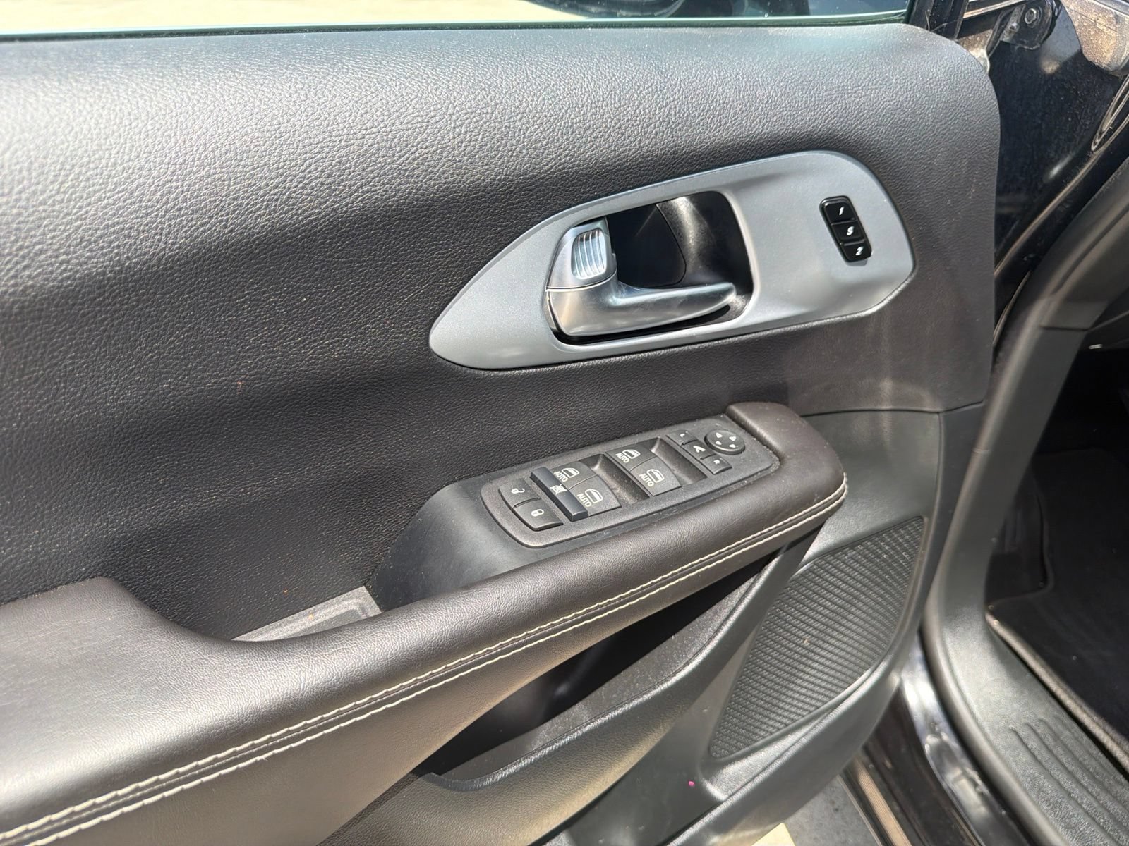 Used 2026 Chrysler Pacifica Limited FWD image 17