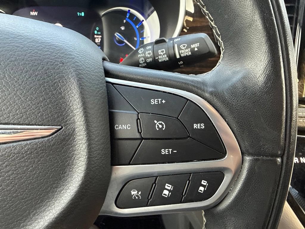 Used 2022 Chrysler Pacifica Limited FWD image 22