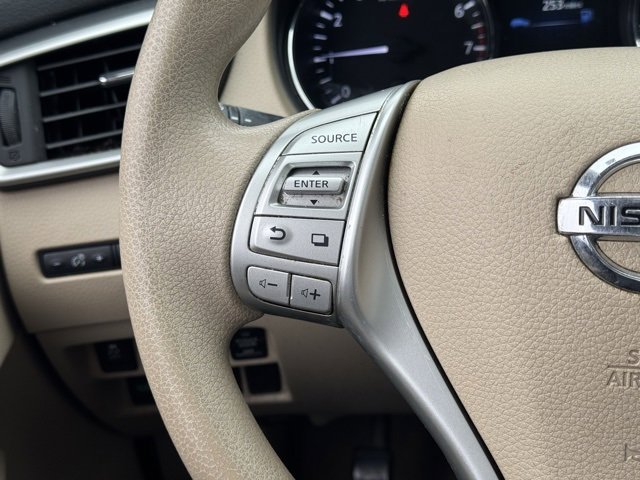 Used 2015 Nissan Rogue SV w/ SV Premium Package image 24