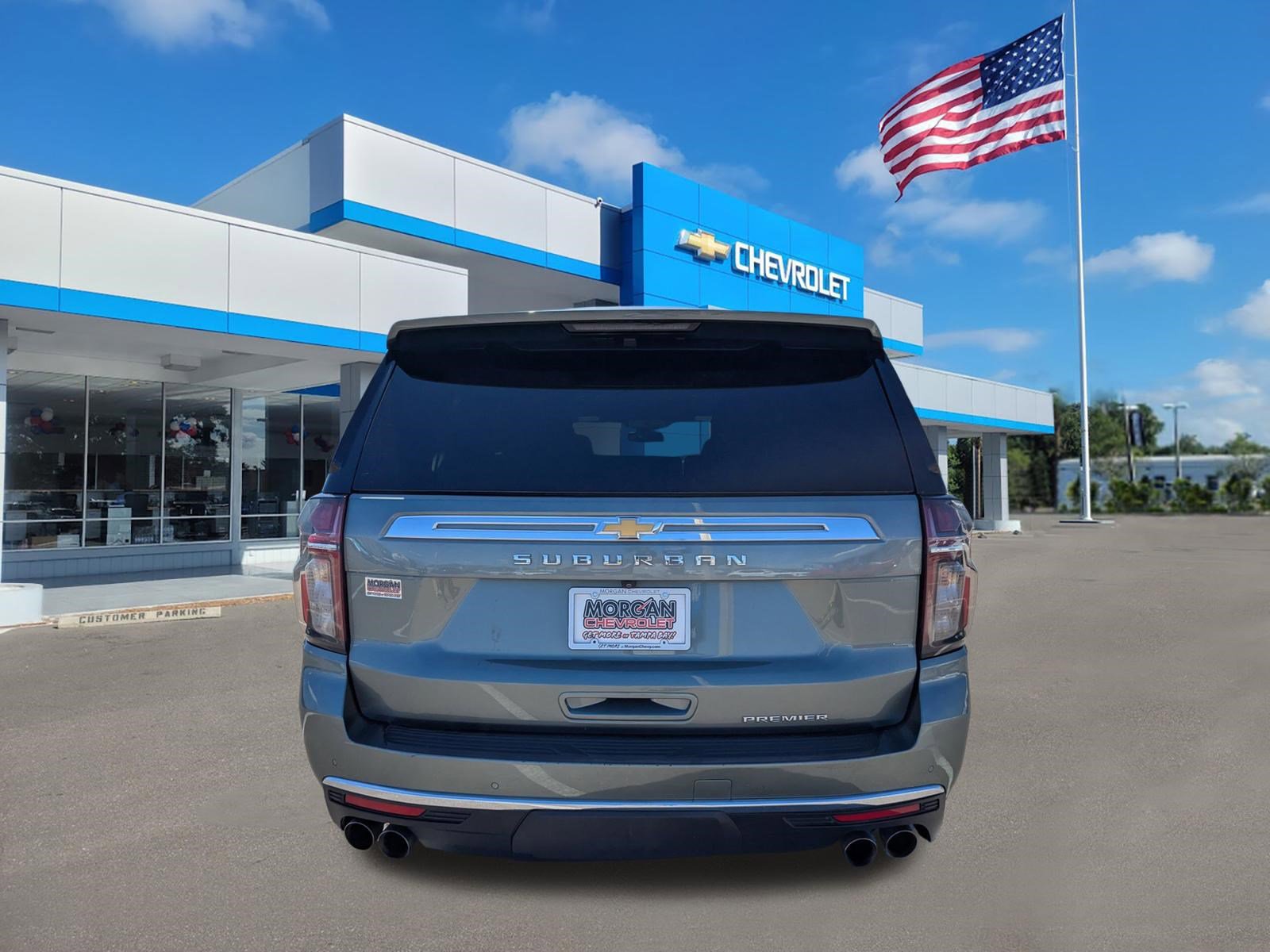 Used 2023 Chevrolet Suburban Premier image 5