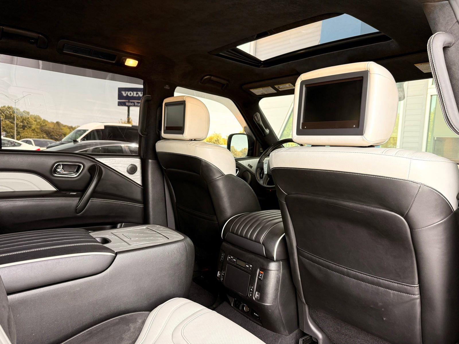 Used 2019 INFINITI QX80 Limited w/ All-Season Package AWD/4WD image 28