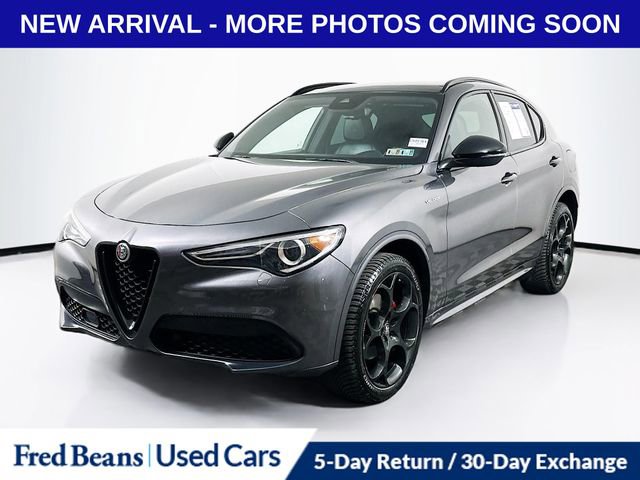 Used 2023 Alfa Romeo Stelvio Veloce image 3
