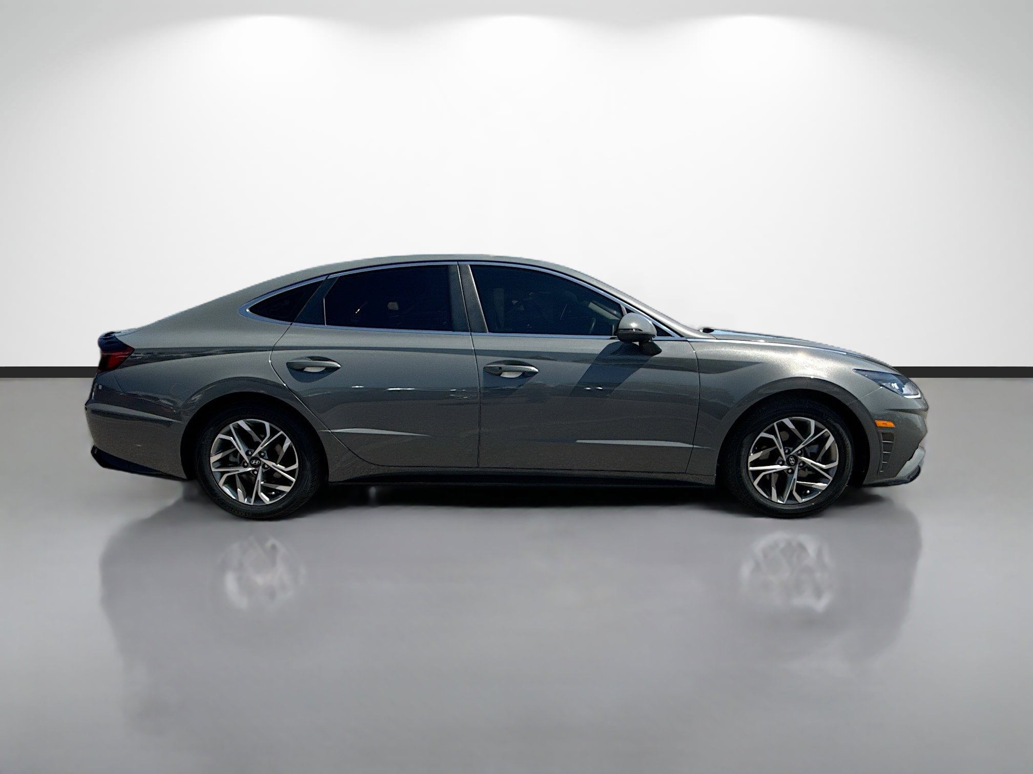 Used 2022 Hyundai Sonata SEL FWD image 2