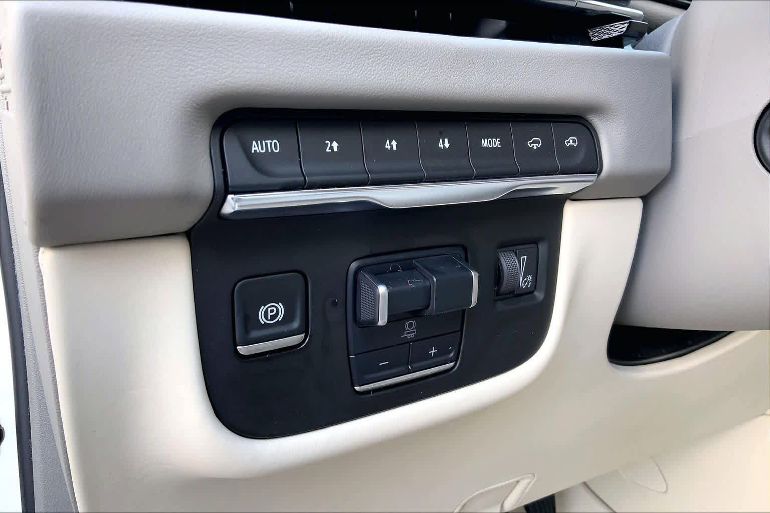 Used 2025 Cadillac Escalade Sport Platinum w/ LPO, ONYX Package AWD/4WD image 34