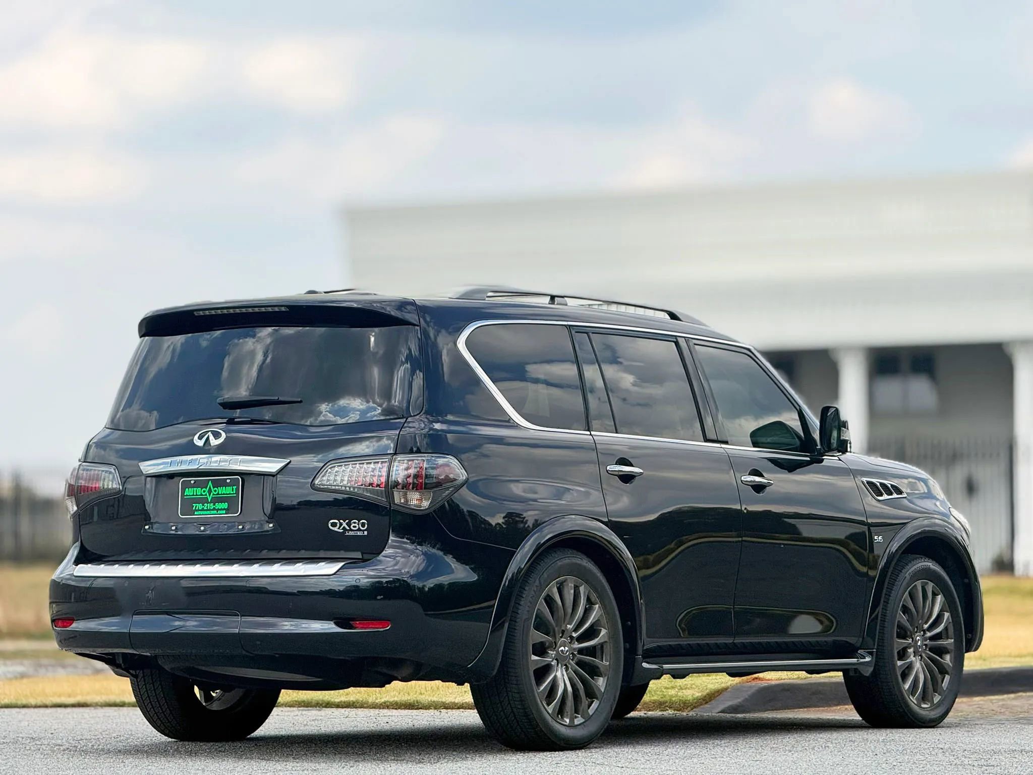 Used 2016 INFINITI QX80 Limited image 12