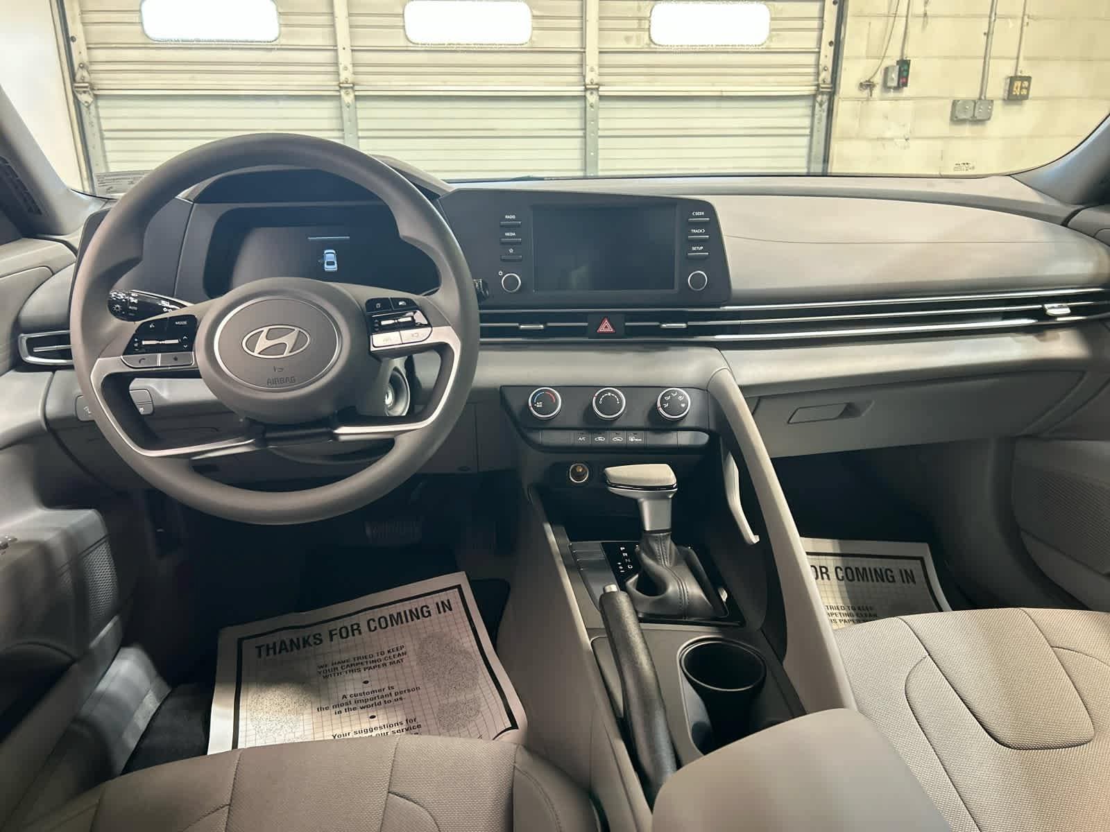 New 2026 Hyundai Elantra SE FWD image 4