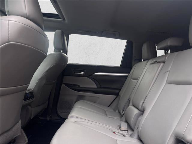 Used 2016 Toyota Highlander XLE AWD/4WD image 24