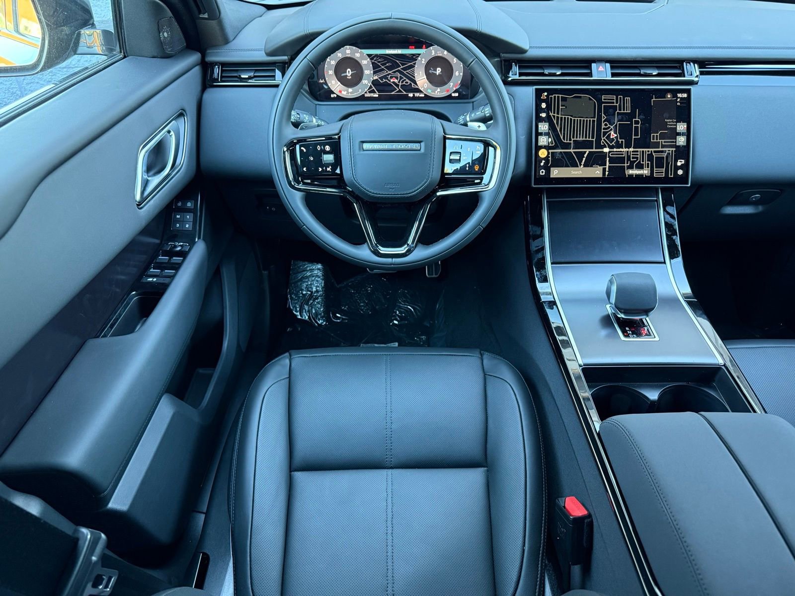 New 2026 Land Rover Range Rover Velar Dynamic SE image 24