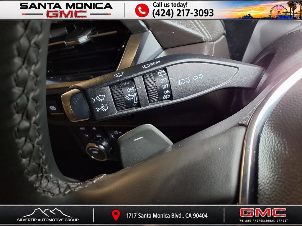 Used 2025 GMC Yukon Denali AWD/4WD image 9