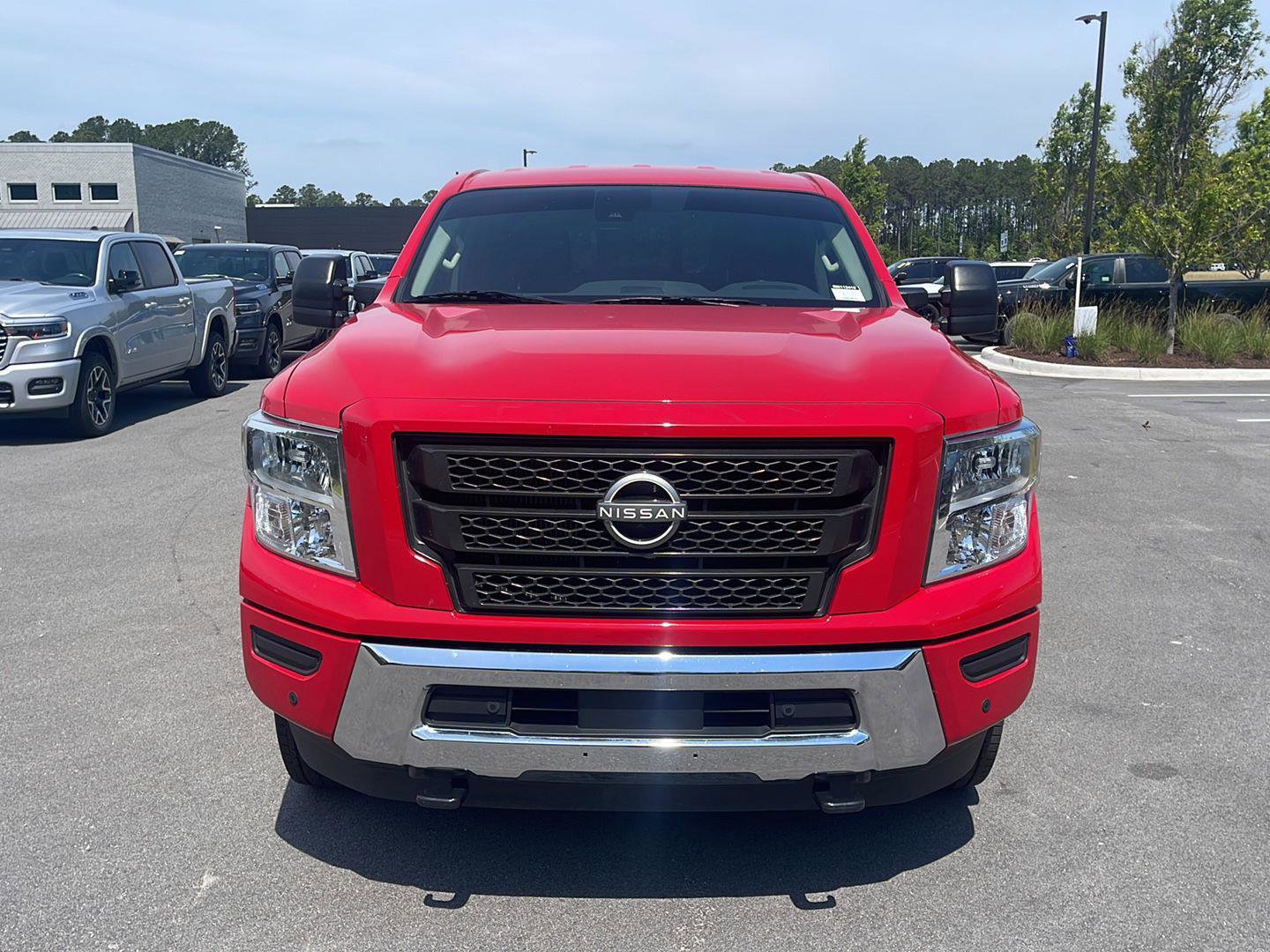 Used 2024 Nissan Titan SV w/ SV Convenience Package AWD/4WD image 2