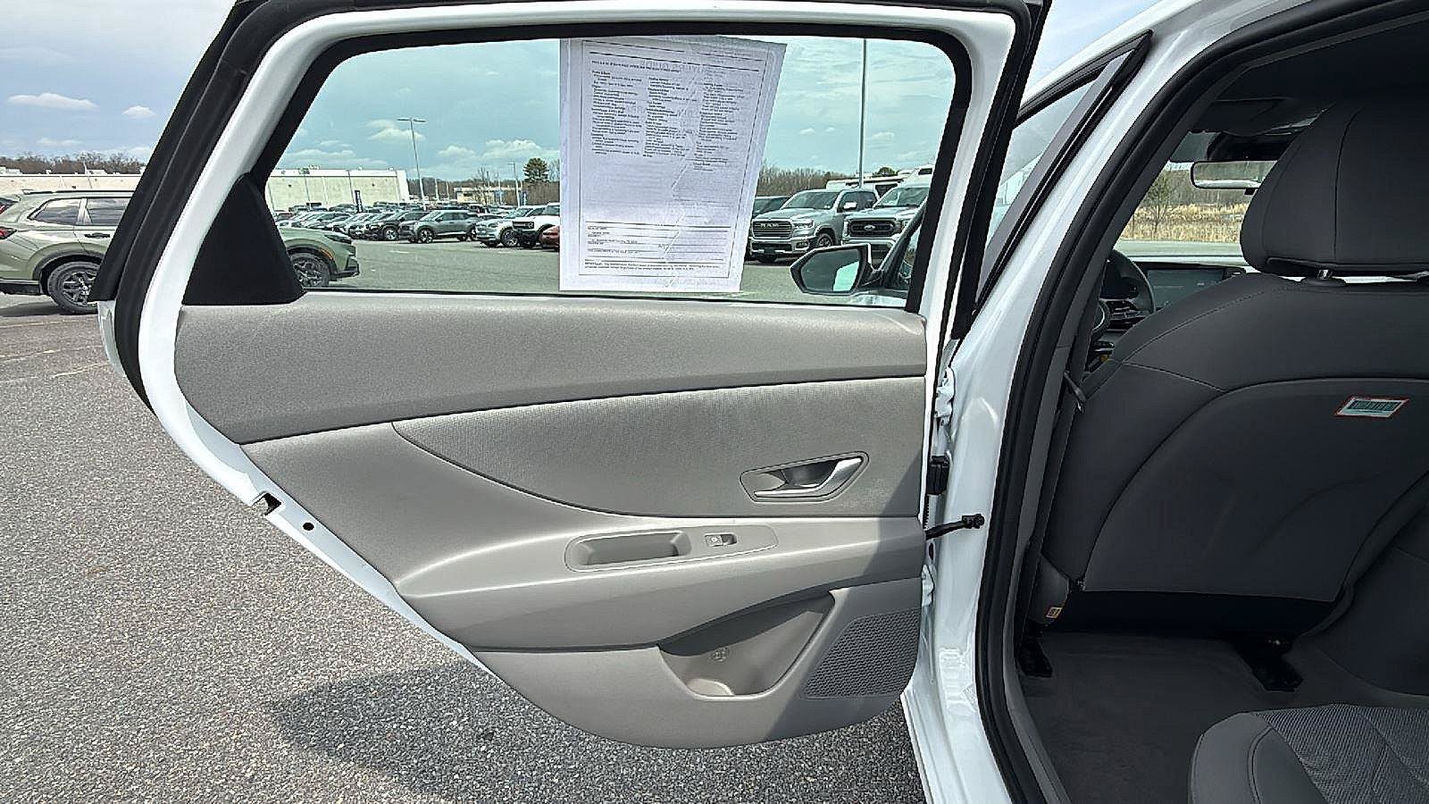 Used 2026 Hyundai Elantra SE FWD image 22