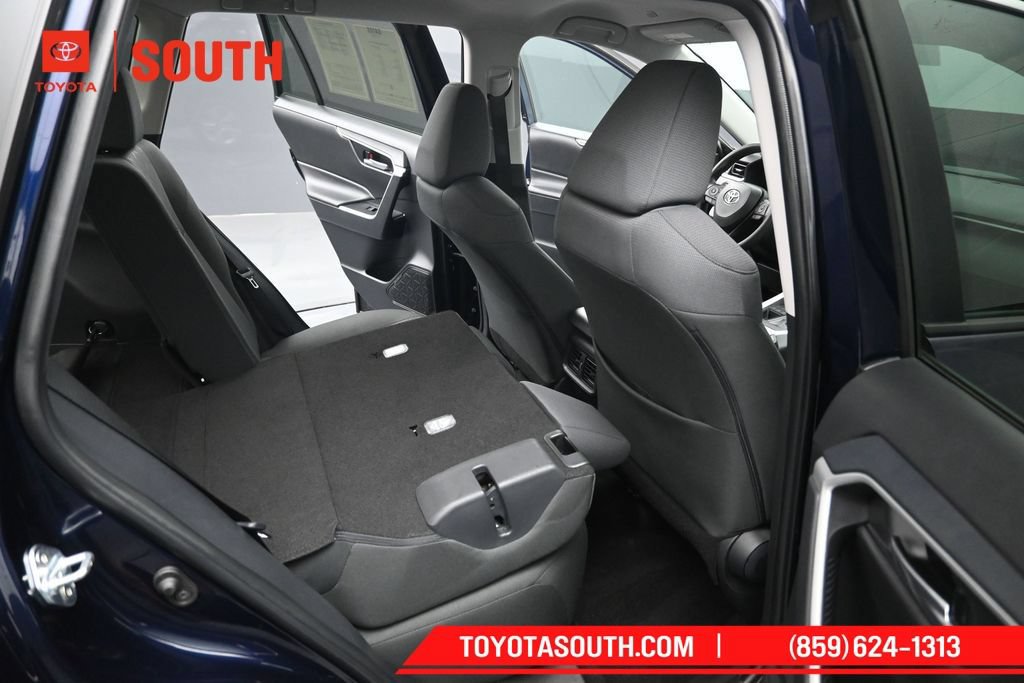 Used 2025 Toyota RAV4 XLE AWD/4WD image 27