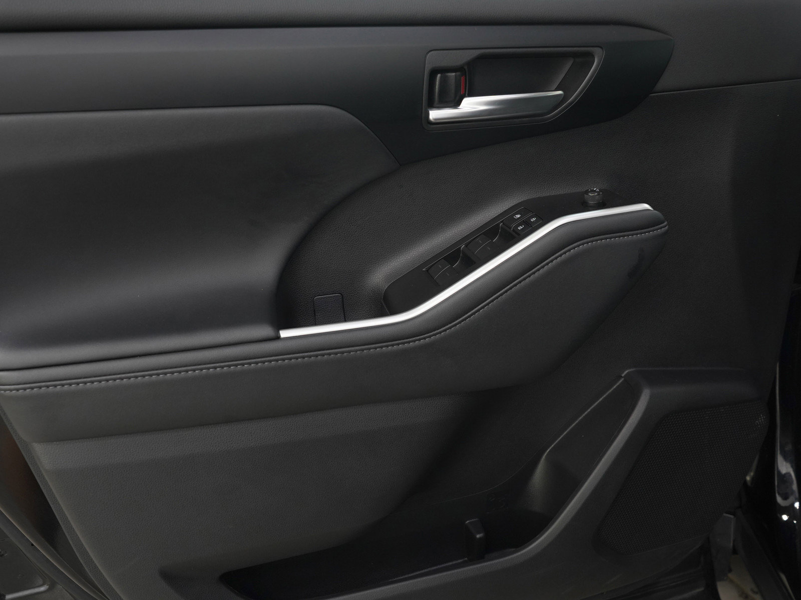 Used 2025 Toyota Highlander XSE image 24