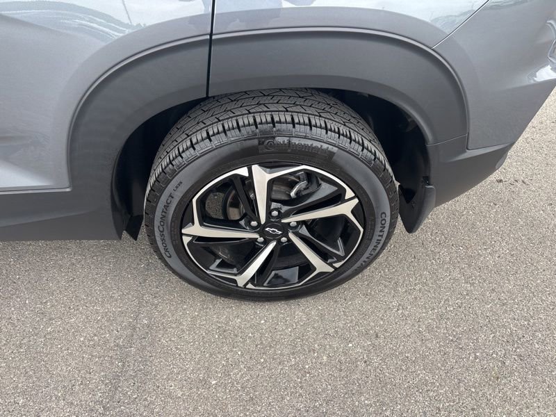 Used 2022 Chevrolet TrailBlazer RS w/ Sun and Liftgate Package AWD/4WD image 13