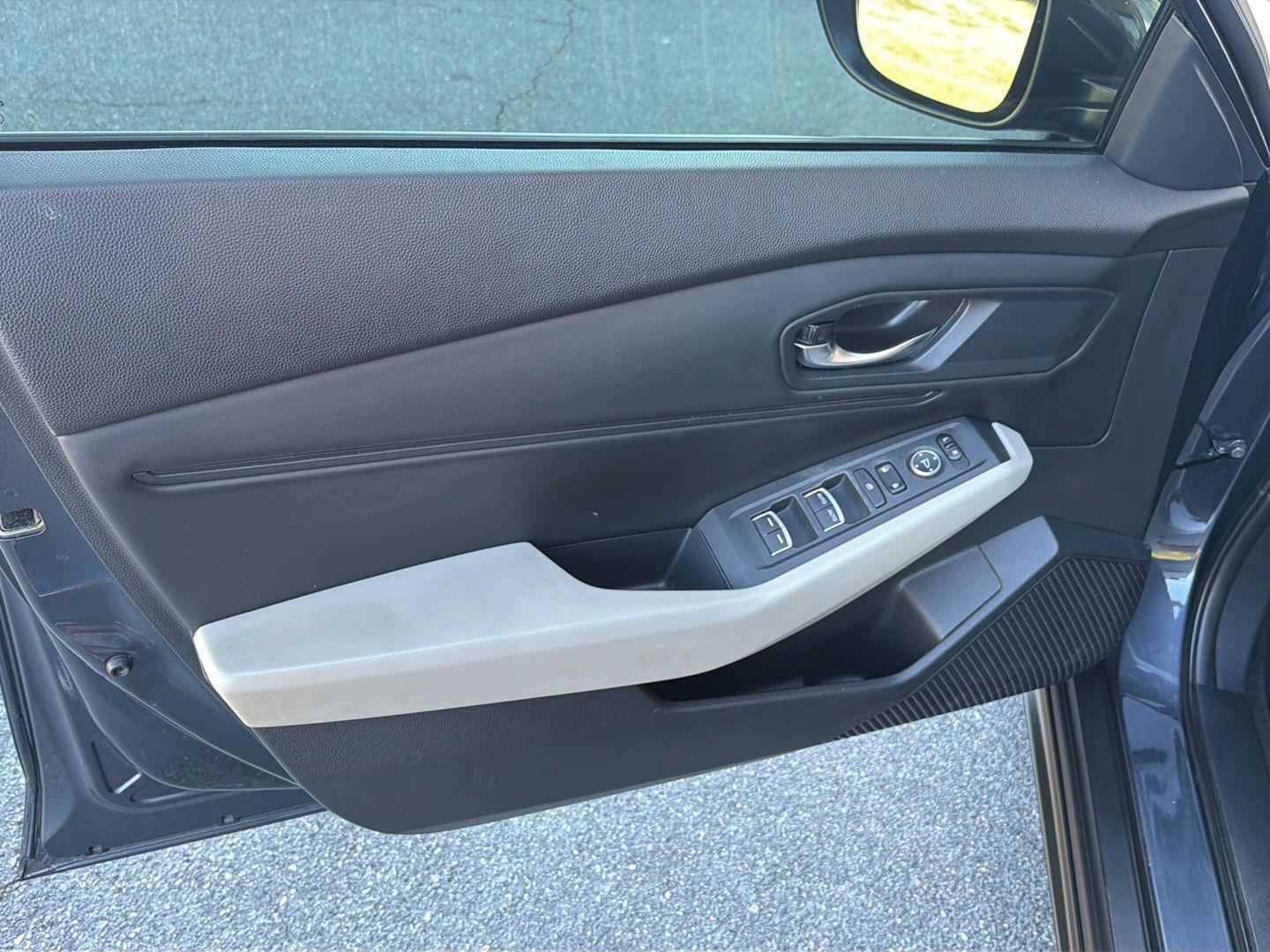 Used 2023 Honda Accord EX image 16