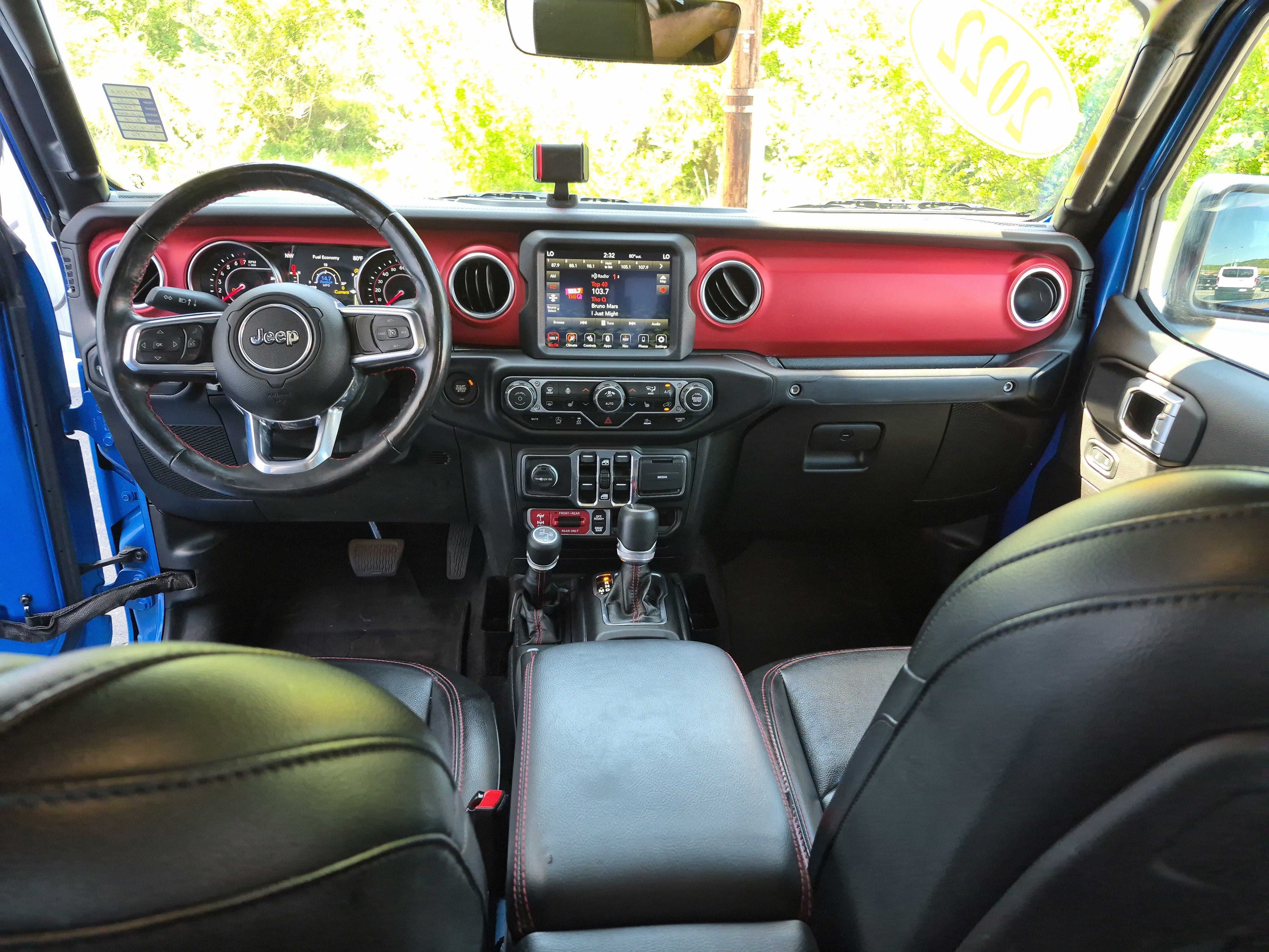Used 2022 Jeep Gladiator Rubicon w/ Cold Weather Group AWD/4WD image 19