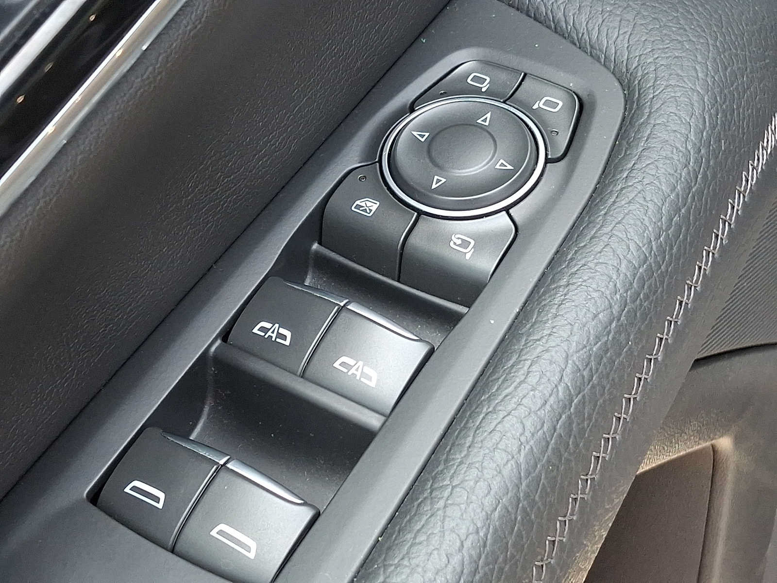 Used 2025 GMC Yukon Denali AWD/4WD image 24