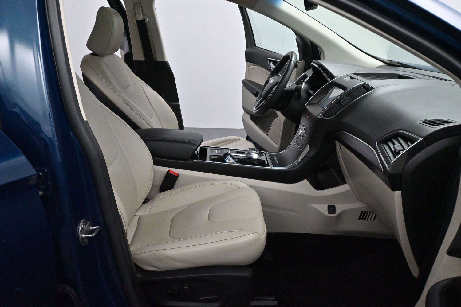 Used 2020 Ford Edge Titanium w/ Equipment Group 301A FWD image 34