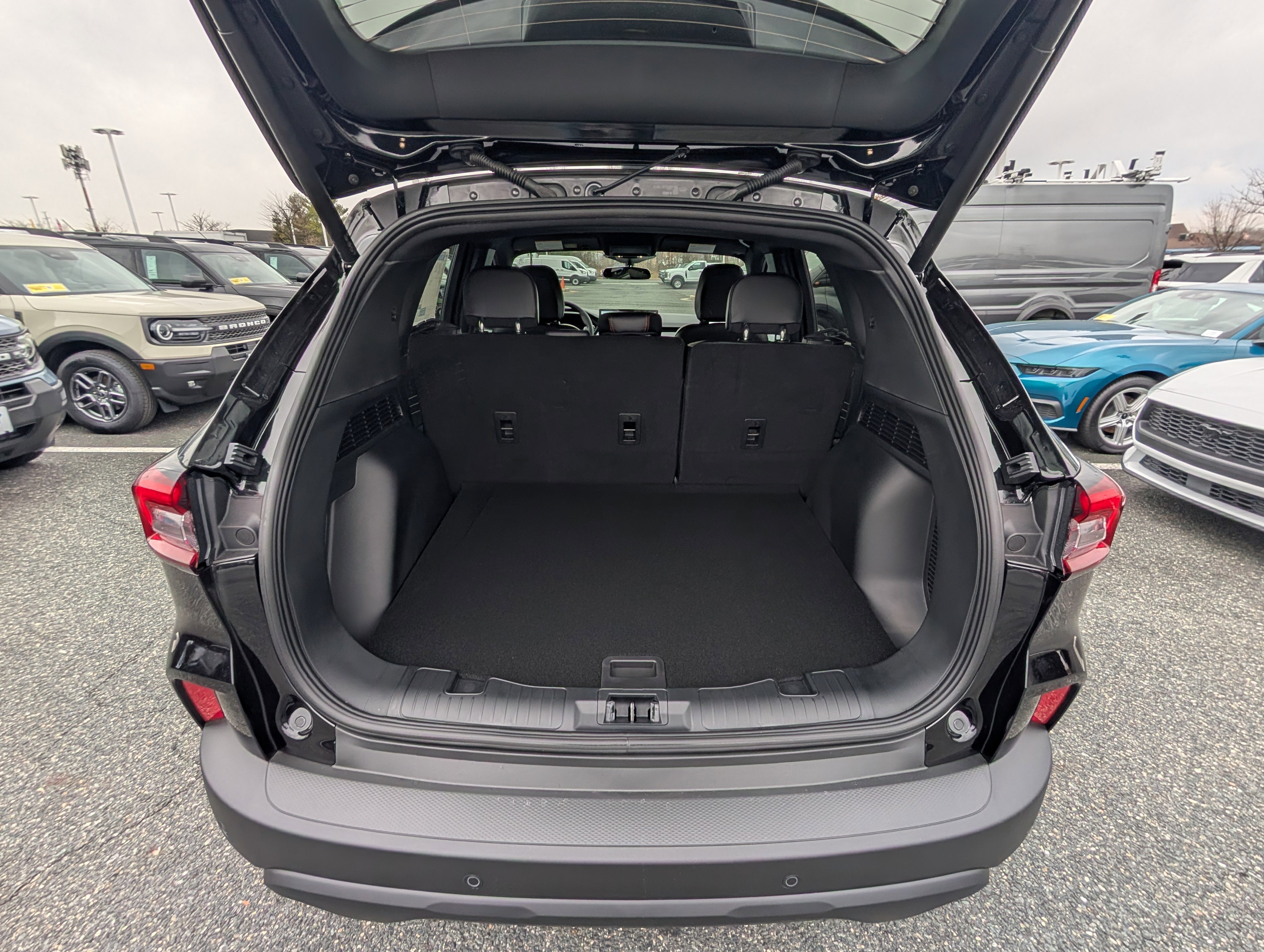 New 2026 Ford Escape ST-Line w/ Tech Pack #1 image 9